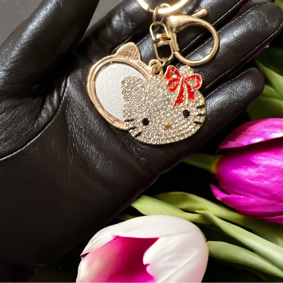 Hello Kitty Keychain - Picture 2 of 3